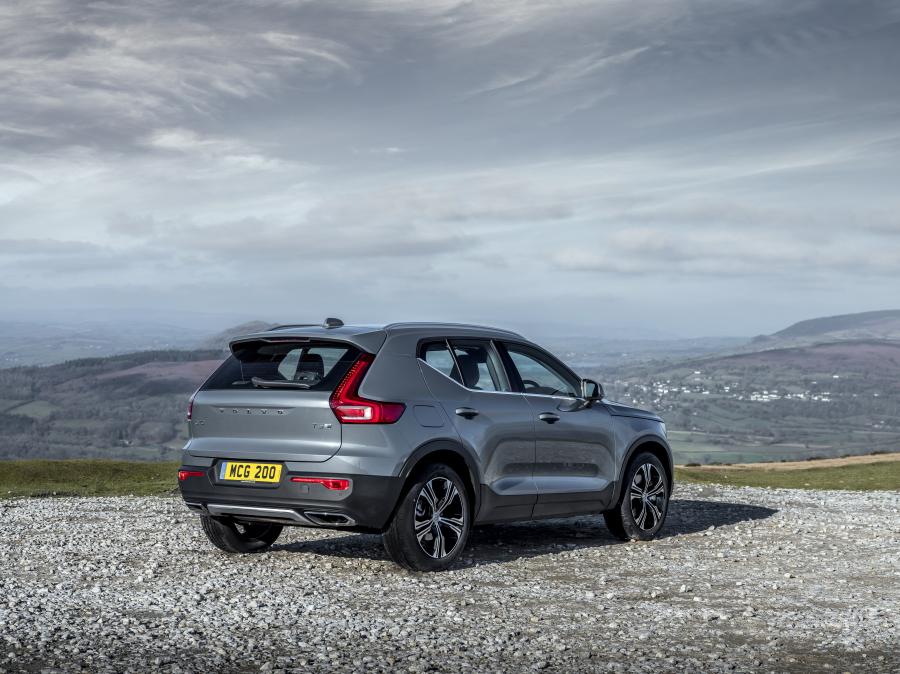  Volvo XC40 T5 Plug-in Hybrid Inscription 2002 года  (UK) (фото 10 из 40)